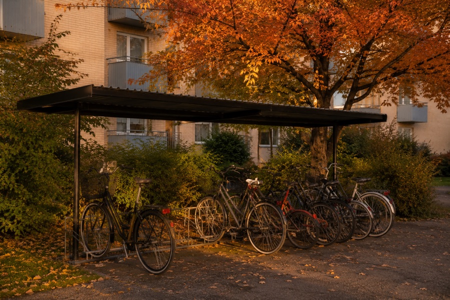 Cykelparkering ett stenkast bort